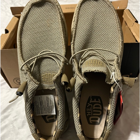 Men’s Hey Dude Wally Sox Slip On Casuals Beige Brand New with Box. - Picture 2 of 12